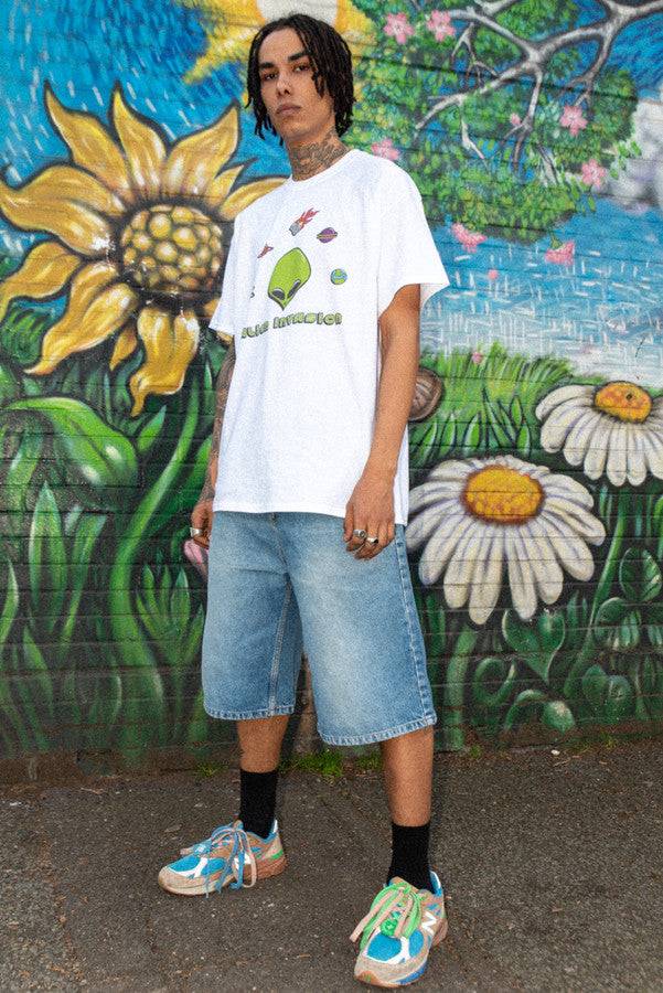 Short Sleeved T-Shirt in White With Alien Invasion Print