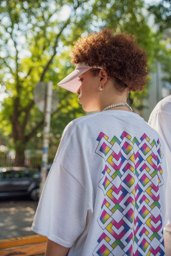 Tshirt in White with Diamond Geometric Logo Print - Dreambutdonotsleep