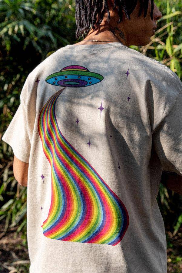T-Shirt in Sand With Trippy Alien Invasion Print - Dreambutdonotsleep