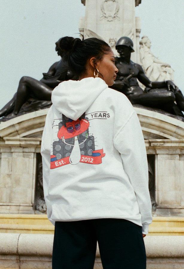 Hoodie In White With Bro Shroom Est 2012 Print - Dreambutdonotsleep