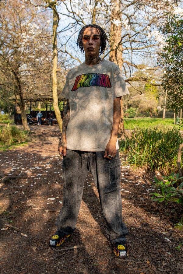 T-Shirt in Sand With Trippy Alien Invasion Print - Dreambutdonotsleep