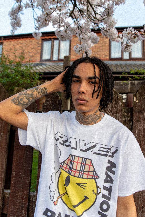 T-Shirt in White With Rave Nation Print - Dreambutdonotsleep