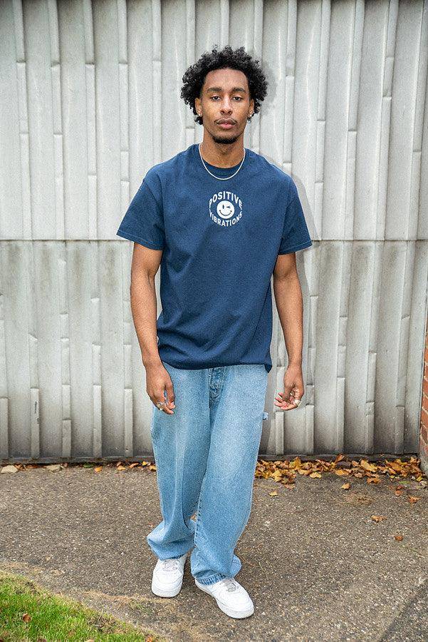 T-Shirt in Navy 90s Rave Smiley Positive Vibrations Embroidery - Dreambutdonotsleep