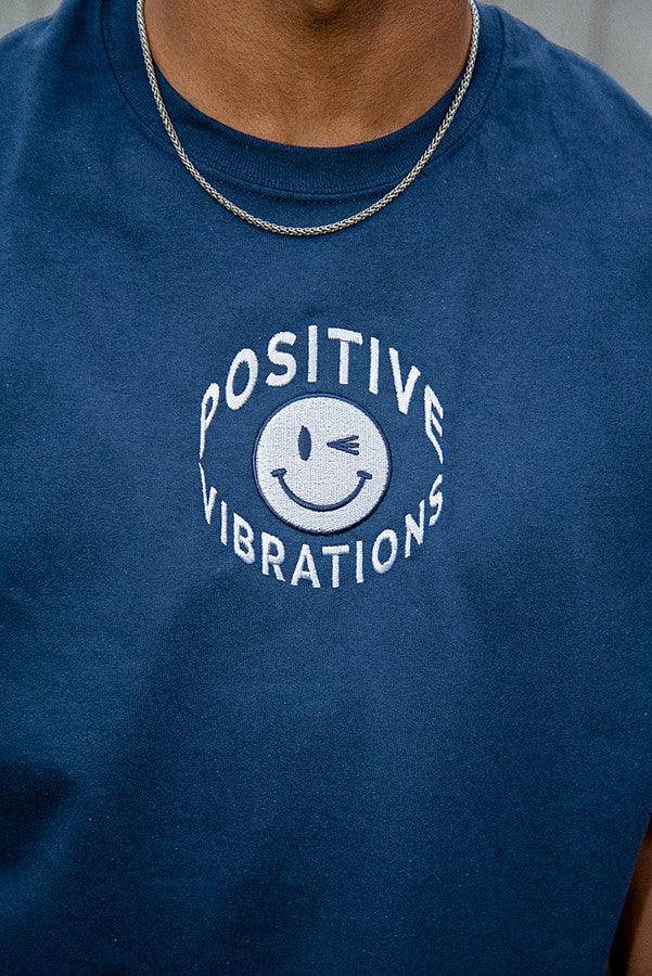 T-Shirt in Navy 90s Rave Smiley Positive Vibrations Embroidery - Dreambutdonotsleep