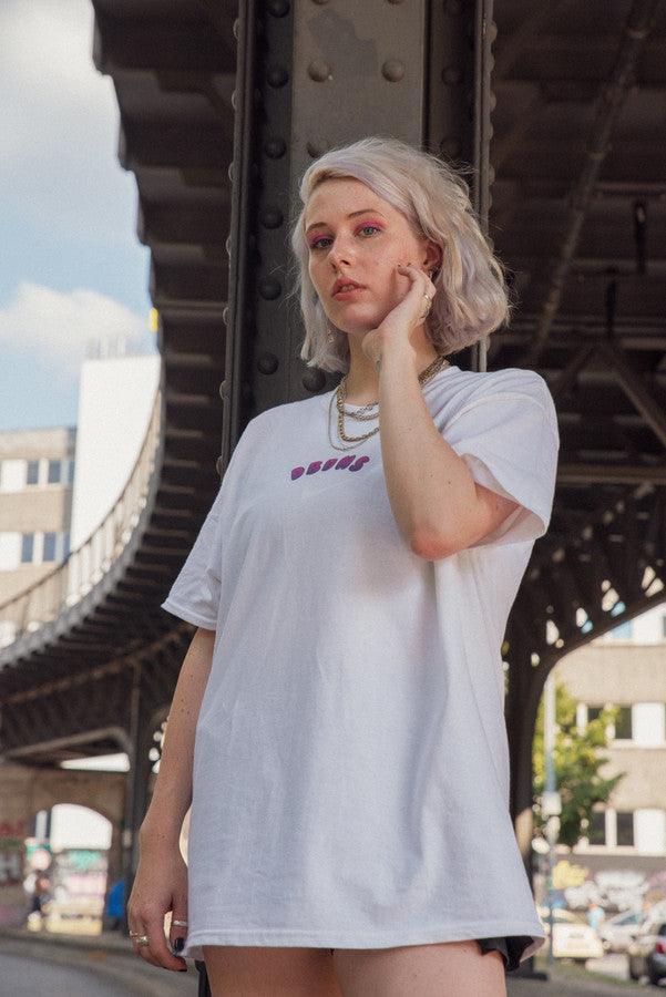 Tshirt in White with Grape Bubble Logo Print - Dreambutdonotsleep