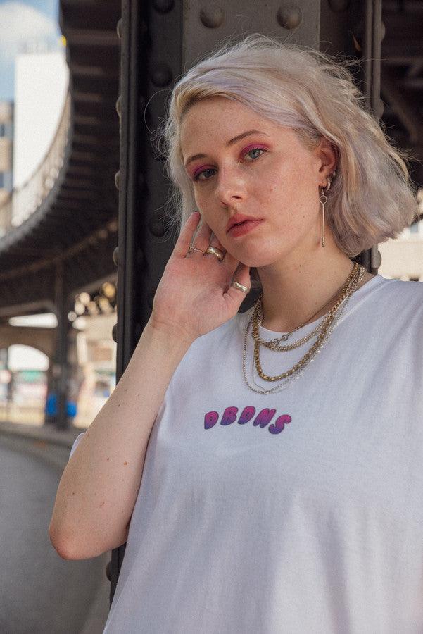 Tshirt in White with Grape Bubble Logo Print - Dreambutdonotsleep