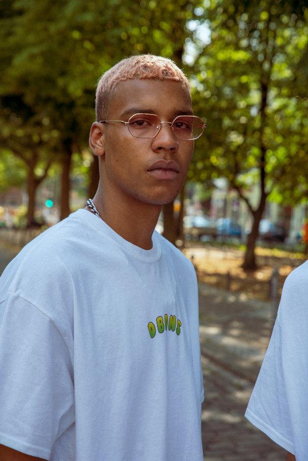 Tshirt in White with Apple Bubble Logo Print - Dreambutdonotsleep