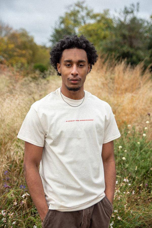 T-Shirt in Neutral With Lost In Motion Logo Print - Dreambutdonotsleep