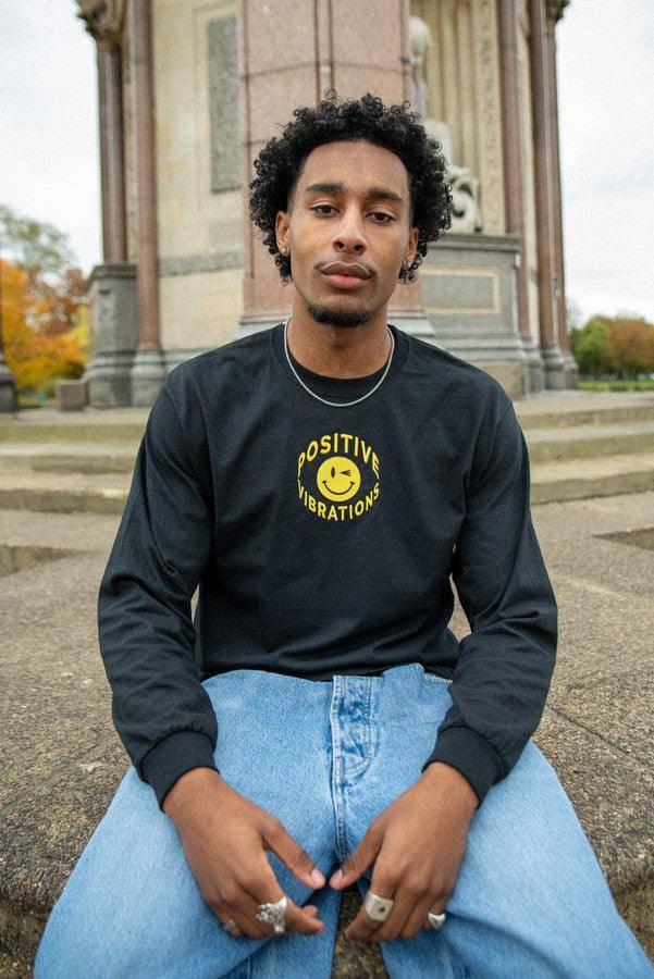 Long Sleeved T-Shirt in Black With 90s Rave Smiley Embroidery - Dreambutdonotsleep