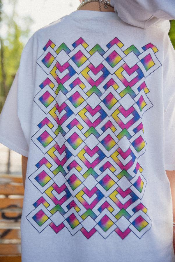 Tshirt in White with Diamond Geometric Logo Print - Dreambutdonotsleep