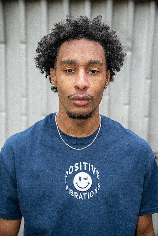T-Shirt in Navy 90s Rave Smiley Positive Vibrations Embroidery ...