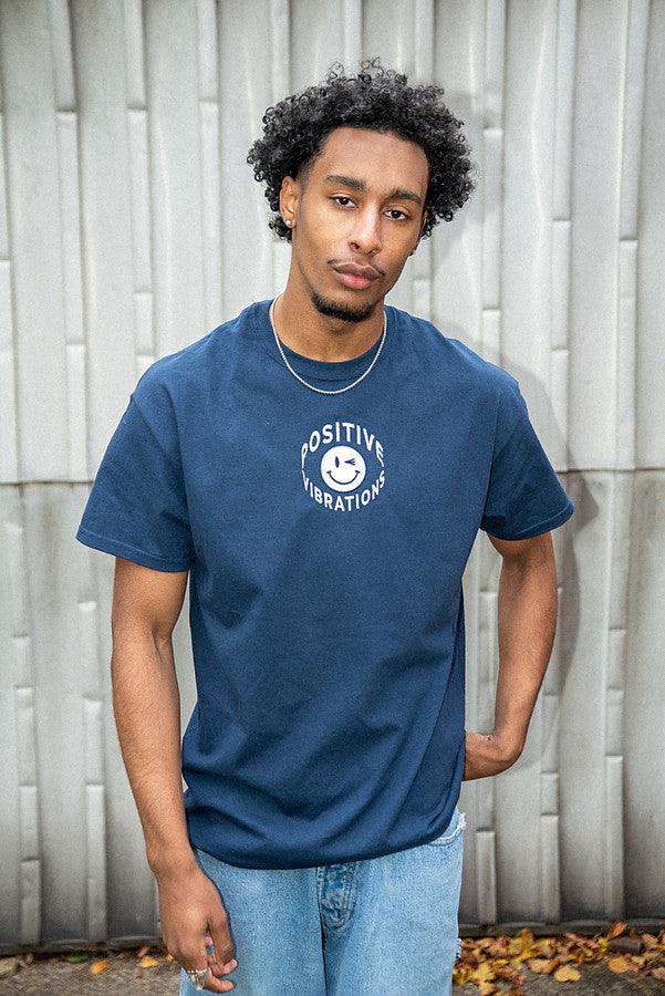 T-Shirt in Navy 90s Rave Smiley Positive Vibrations Embroidery - Dreambutdonotsleep
