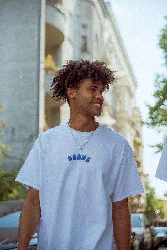 Tshirt in White with Blueberry Bubble Logo Print - Dreambutdonotsleep